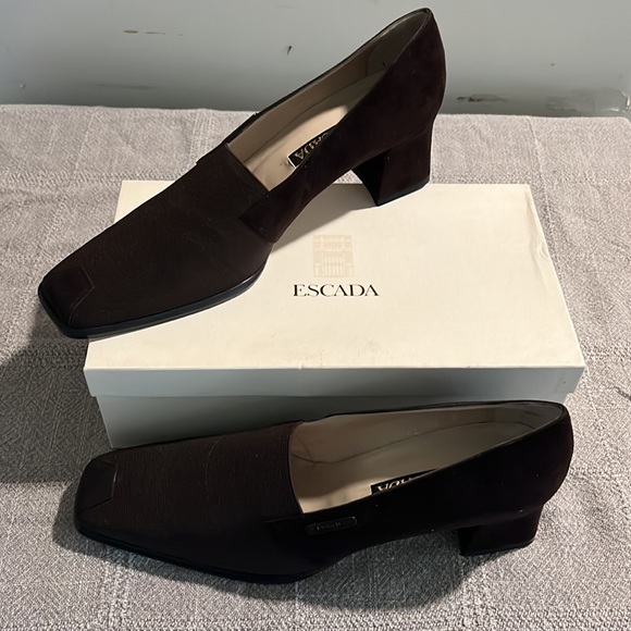 Woman’s ESCADA brown suede heel pump size 10 B never worn in box - Picture 2 of 4